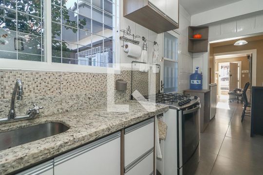 Cozinha de casa à venda com 4 quartos, 150m² em Jardim Carvalho, Porto Alegre