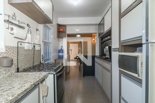 Cozinha de casa à venda com 4 quartos, 150m² em Jardim Carvalho, Porto Alegre