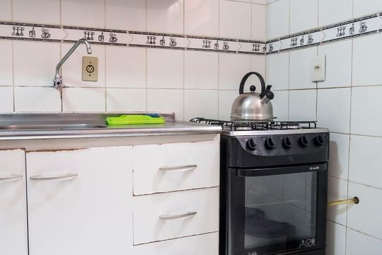 Cozinha de apartamento à venda com 1 quarto, 50m² em Medianeira, Porto Alegre