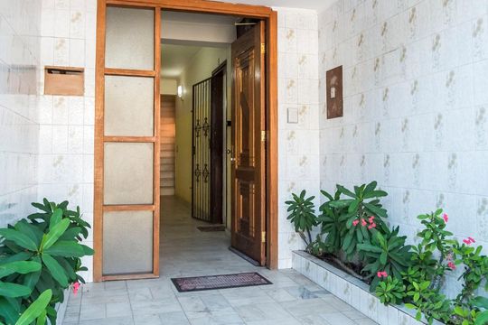 Entrada de apartamento à venda com 1 quarto, 50m² em Medianeira, Porto Alegre