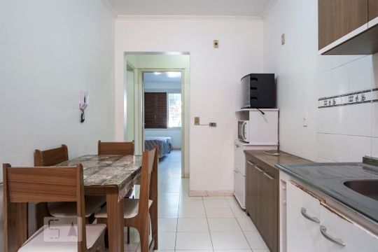 Cozinha de apartamento à venda com 1 quarto, 50m² em Medianeira, Porto Alegre