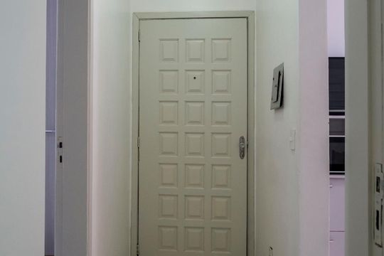 Corredor de apartamento à venda com 1 quarto, 50m² em Medianeira, Porto Alegre