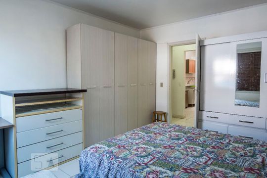 Sala/Quarto de apartamento à venda com 1 quarto, 50m² em Medianeira, Porto Alegre