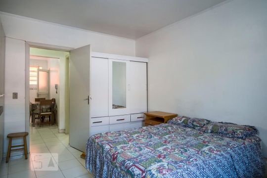 Sala/Quarto de apartamento à venda com 1 quarto, 50m² em Medianeira, Porto Alegre