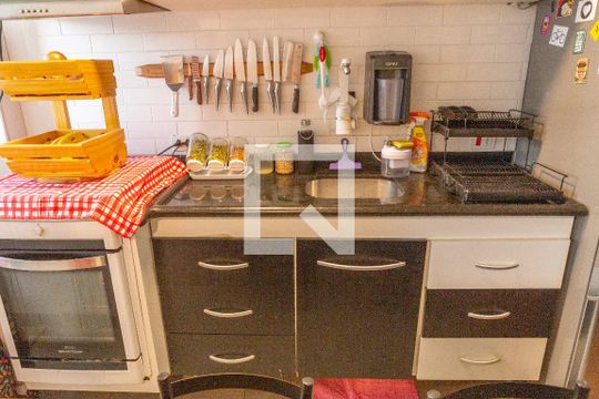 Cozinha de apartamento à venda com 1 quarto, 47m² em Água Branca, São Paulo