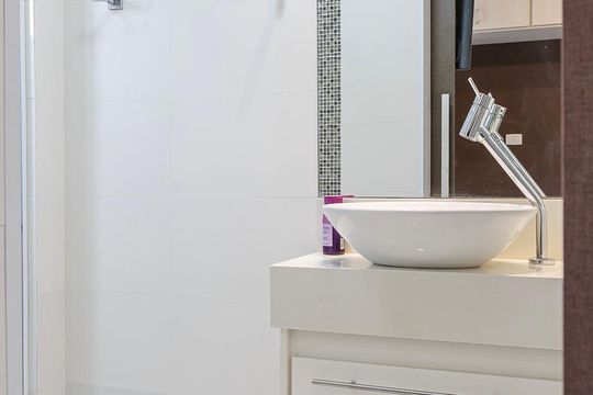 Banheiro da Suite de apartamento para alugar com 1 quarto, 68m² em Pinheiros, São Paulo