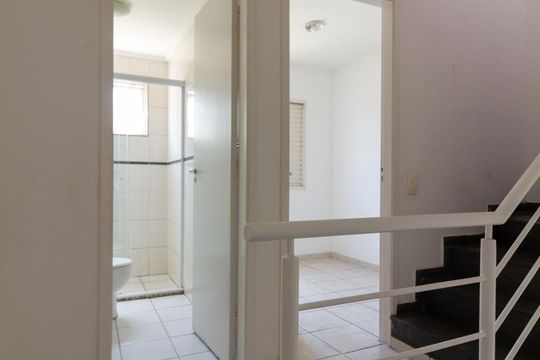 Hall Quartos de casa para alugar com 3 quartos, 95m² em Jardim Gilda Maria, São Paulo
