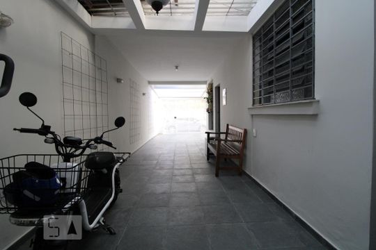 Garagem de casa à venda com 3 quartos, 225m² em Campo Belo, São Paulo
