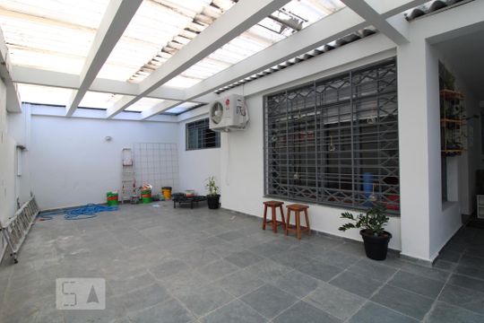 Fachada de casa à venda com 3 quartos, 225m² em Campo Belo, São Paulo