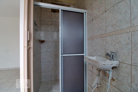 Banheiro da Suíte 1 de casa para alugar com 2 quartos, 120m² em Chácara Agrindus, Taboão da Serra