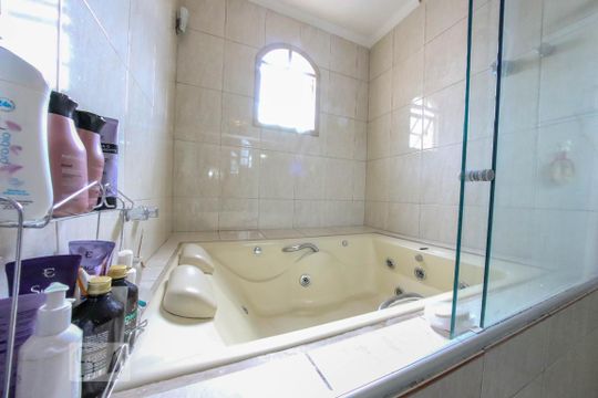 Banheiro da Suíte de casa para alugar com 5 quartos, 378m² em Jardim Alvorada, Belo Horizonte