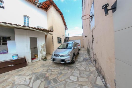 Garagem de casa para alugar com 5 quartos, 378m² em Jardim Alvorada, Belo Horizonte