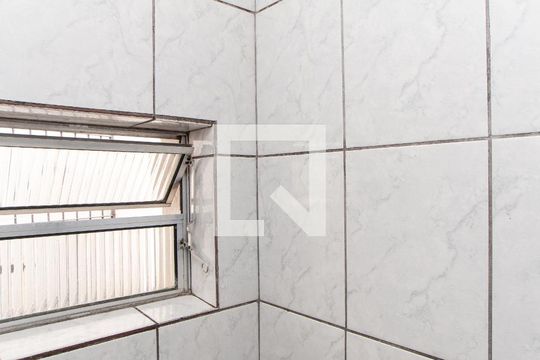Banheiro de casa para alugar com 1 quarto, 30m² em Vila Paulistana, São Paulo