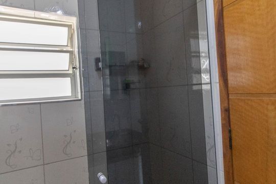Banheiro de casa à venda com 2 quartos, 80m² em Jardim Peri, São Paulo