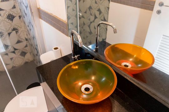 Banheiro de kitnet/studio para alugar com 1 quarto, 30m² em Vila Mariana, São Paulo