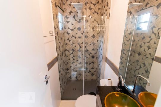 Banheiro de kitnet/studio para alugar com 1 quarto, 30m² em Vila Mariana, São Paulo