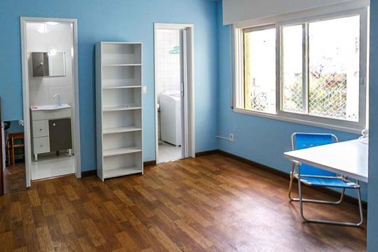 Sala/Quarto de kitnet/studio para alugar com 1 quarto, 30m² em Cidade Baixa, Porto Alegre