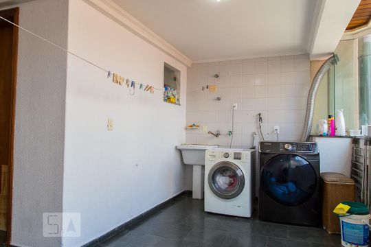 Área de serviço de casa à venda com 3 quartos, 300m² em Saúde, São Paulo