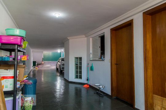Garagem de casa à venda com 3 quartos, 300m² em Saúde, São Paulo