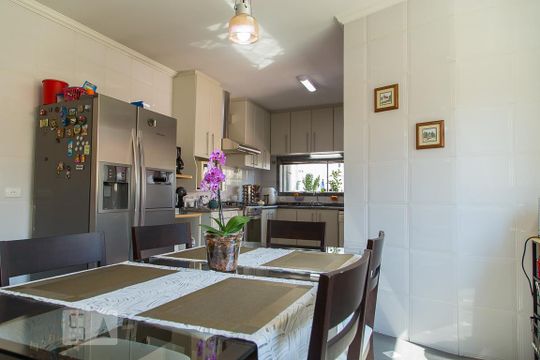 Cozinha de casa à venda com 3 quartos, 300m² em Saúde, São Paulo