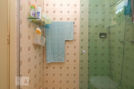 Banheiro Social de apartamento à venda com 2 quartos, 69m² em Vila Isabel, Rio de Janeiro