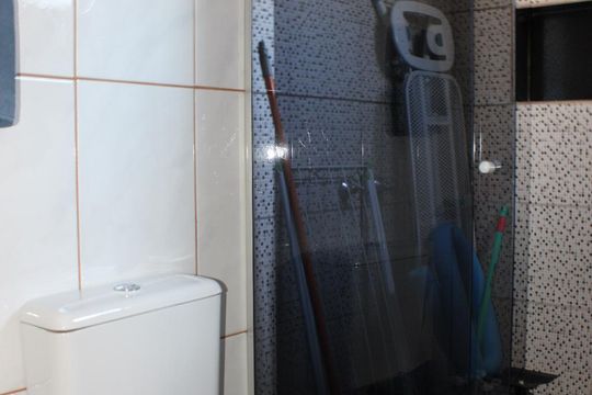 Banheiro 1 de casa à venda com 2 quartos, 92m² em Rio Branco, Canoas
