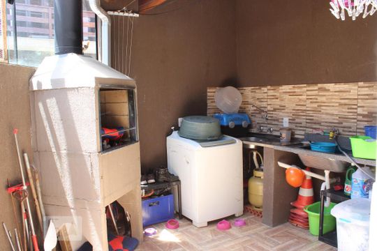 Quintal de casa à venda com 2 quartos, 92m² em Rio Branco, Canoas