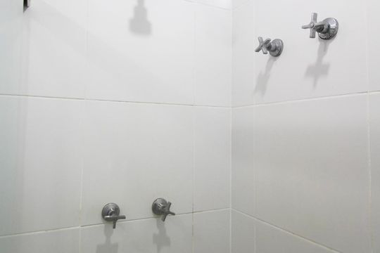 Banheiro  de apartamento para alugar com 1 quarto, 32m² em Itaim Bibi, São Paulo