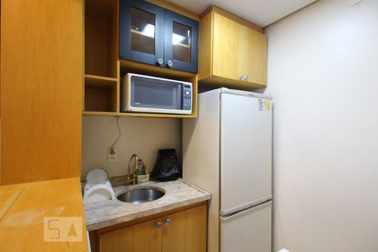Cozinha  de apartamento para alugar com 1 quarto, 32m² em Itaim Bibi, São Paulo
