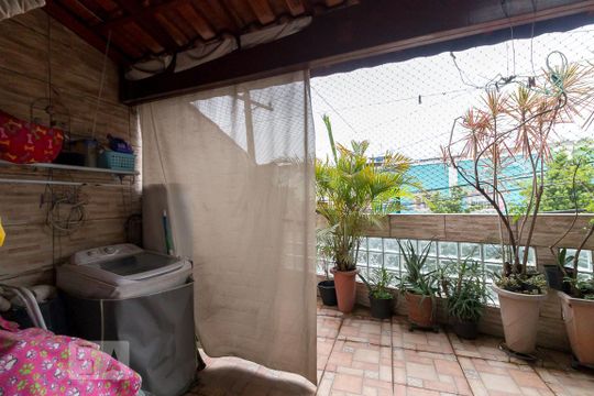 Varanda quarto 1 de casa à venda com 4 quartos, 130m² em Jardim Rosa de França, Guarulhos