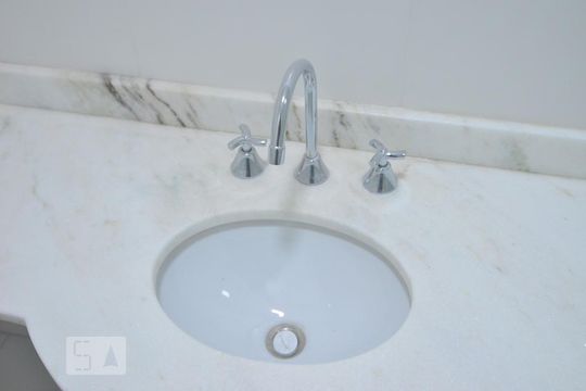 Banheiro social de apartamento à venda com 2 quartos, 60m² em Igara, Canoas
