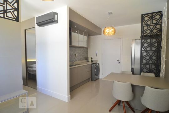 Sala e cozinha de kitnet/studio à venda com 1 quarto, 38m² em Marechal Rondon, Canoas