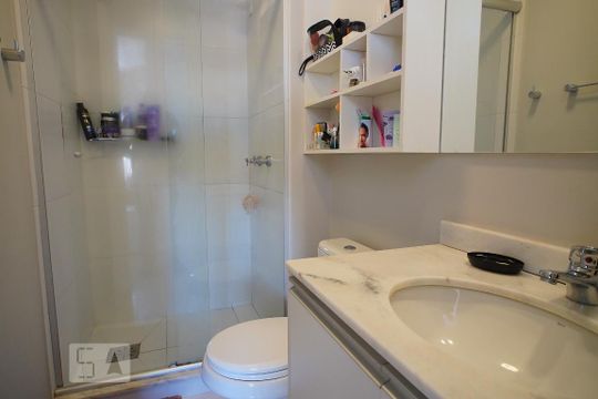 Suite - Banheiro de apartamento à venda com 2 quartos, 62m² em São Sebastião, Porto Alegre