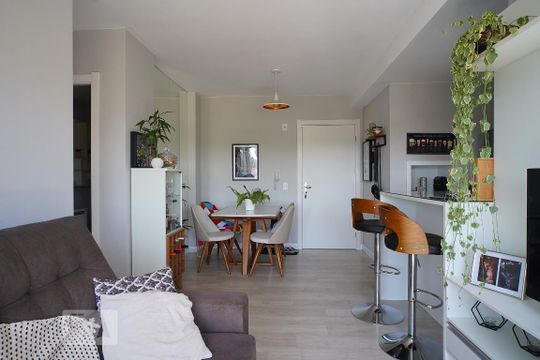 Sala de apartamento à venda com 2 quartos, 62m² em São Sebastião, Porto Alegre
