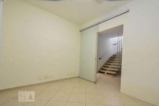 Sala 02 de casa à venda com 2 quartos, 125m² em Cidade Monções, São Paulo