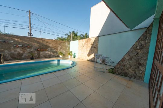 Piscina de casa para alugar com 4 quartos, 400m² em Canudos, Novo Hamburgo