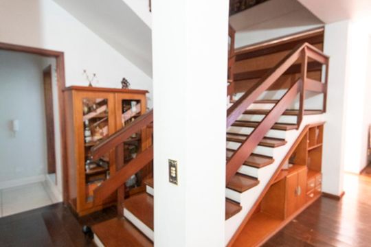 Escada de casa para alugar com 4 quartos, 400m² em Canudos, Novo Hamburgo