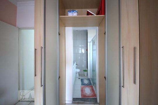 Armário - Banheiro de casa à venda com 3 quartos, 200m² em Jardim Promissão, São Paulo