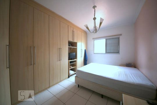 Suíte de casa à venda com 3 quartos, 200m² em Jardim Promissão, São Paulo