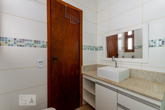Banheiro da Suíte 1 de casa de condomínio à venda com 4 quartos, 362m² em Badu, Niterói