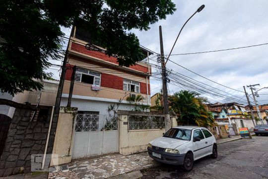 Fachada  de casa à venda com 3 quartos, 140m² em São Lourenço, Niterói