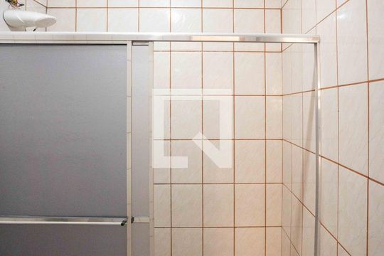 Banheiro de casa para alugar com 2 quartos, 94m² em Piraporinha, Diadema