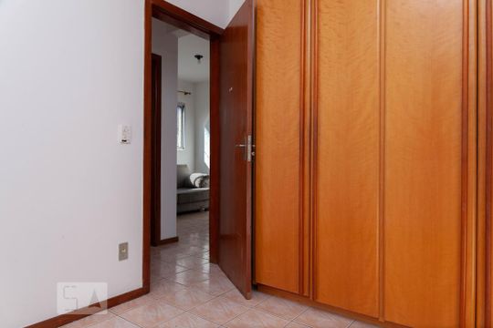 Quarto 1 de apartamento para alugar com 2 quartos, 60m² em Santa Mônica, Uberlândia
