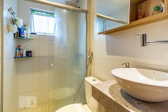 Banheiro de apartamento à venda com 2 quartos, 52m² em Taquara, Rio de Janeiro