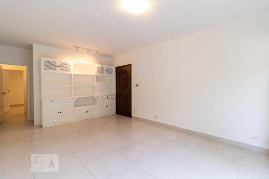 Sala de casa à venda com 3 quartos, 220m² em Vila Madalena, São Paulo