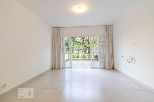 Sala de casa à venda com 3 quartos, 220m² em Vila Madalena, São Paulo