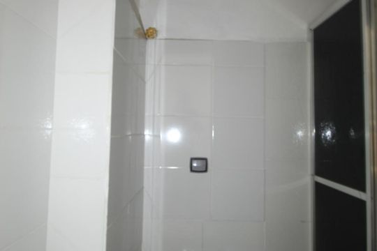 Banheiro de kitnet/studio para alugar com 1 quarto, 35m² em Farroupilha, Porto Alegre