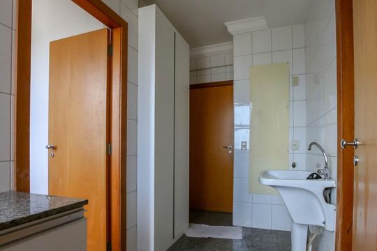 Área de Serviço de apartamento para alugar com 4 quartos, 140m² em Luxemburgo, Belo Horizonte