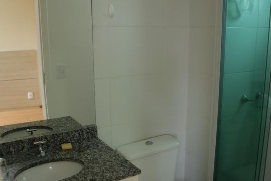 Banheiro da Suite de apartamento para alugar com 3 quartos, 67m² em Jardim Independência, São Paulo
