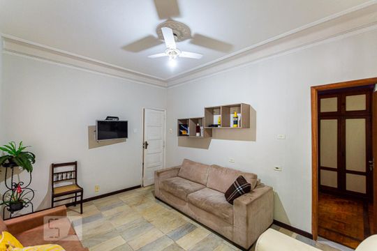 Sala de casa de condomínio à venda com 6 quartos, 140m² em Centro, Niterói